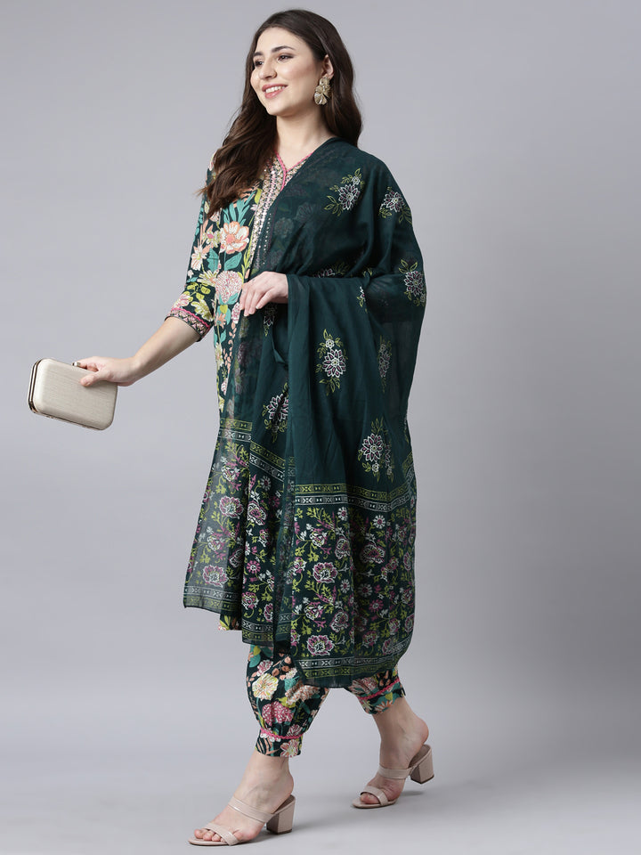 Neerus Green cotton printed suit set - detail view 2