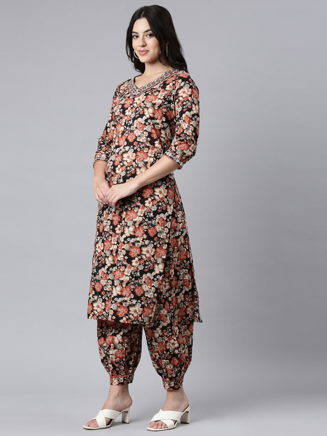 Neerus Black printed floral suit set - back view