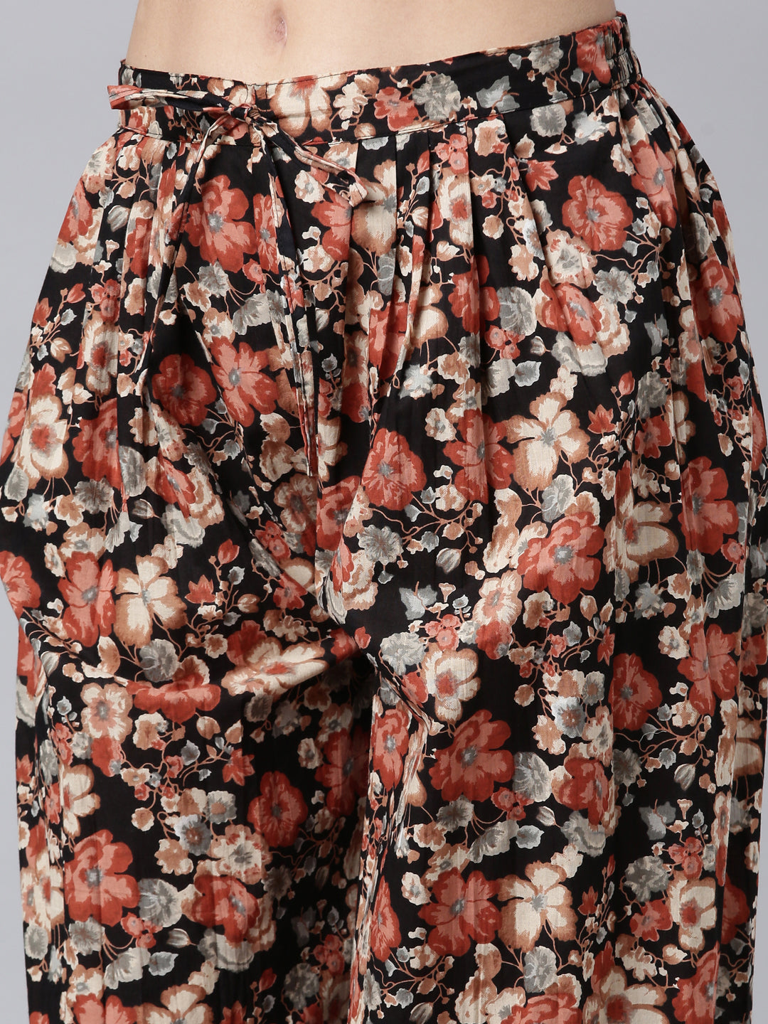 Neerus Black printed floral suit set - detail view 3
