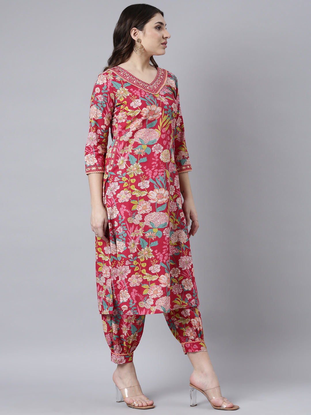 Neerus Red cotton printed suit set - back view