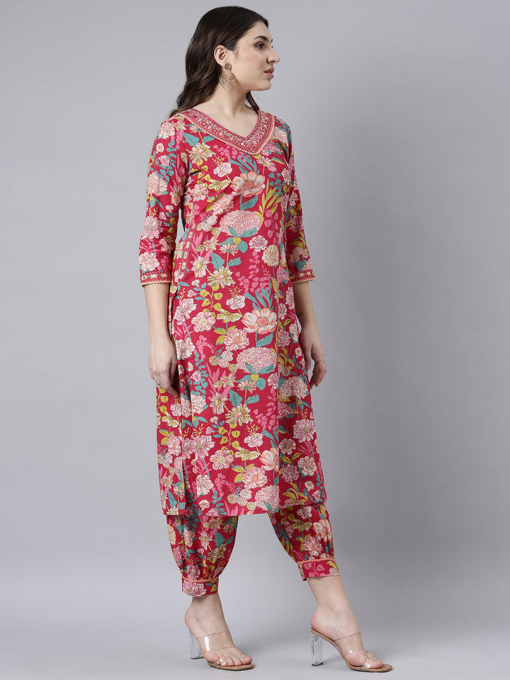 Neerus Red cotton printed suit set - back view
