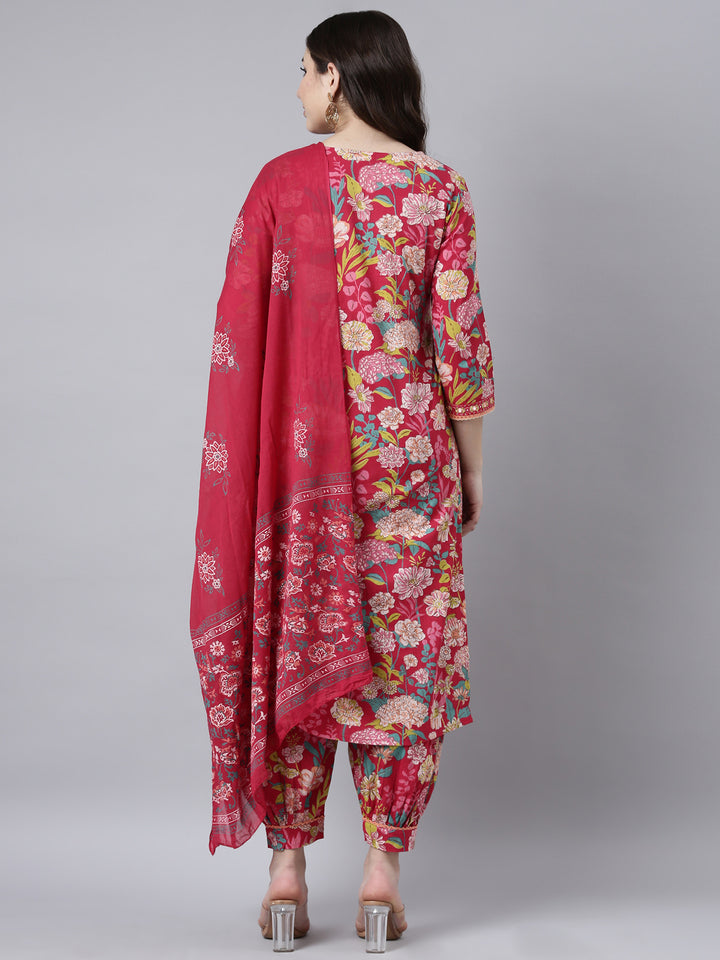 Neerus Red cotton printed suit set - detail view 2