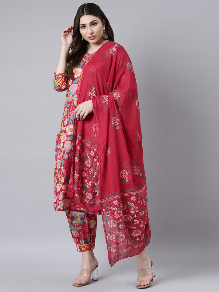 Neerus Red cotton printed suit set - side view