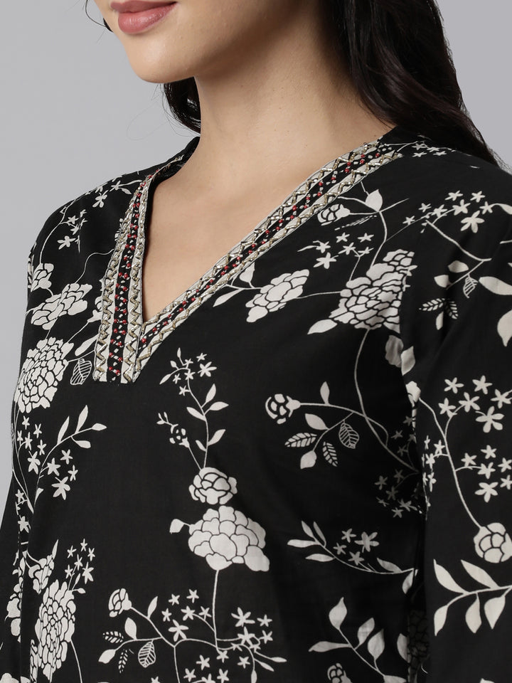 Neerus Black printed straight suit set panelled kurta with dupatta - detail view 2