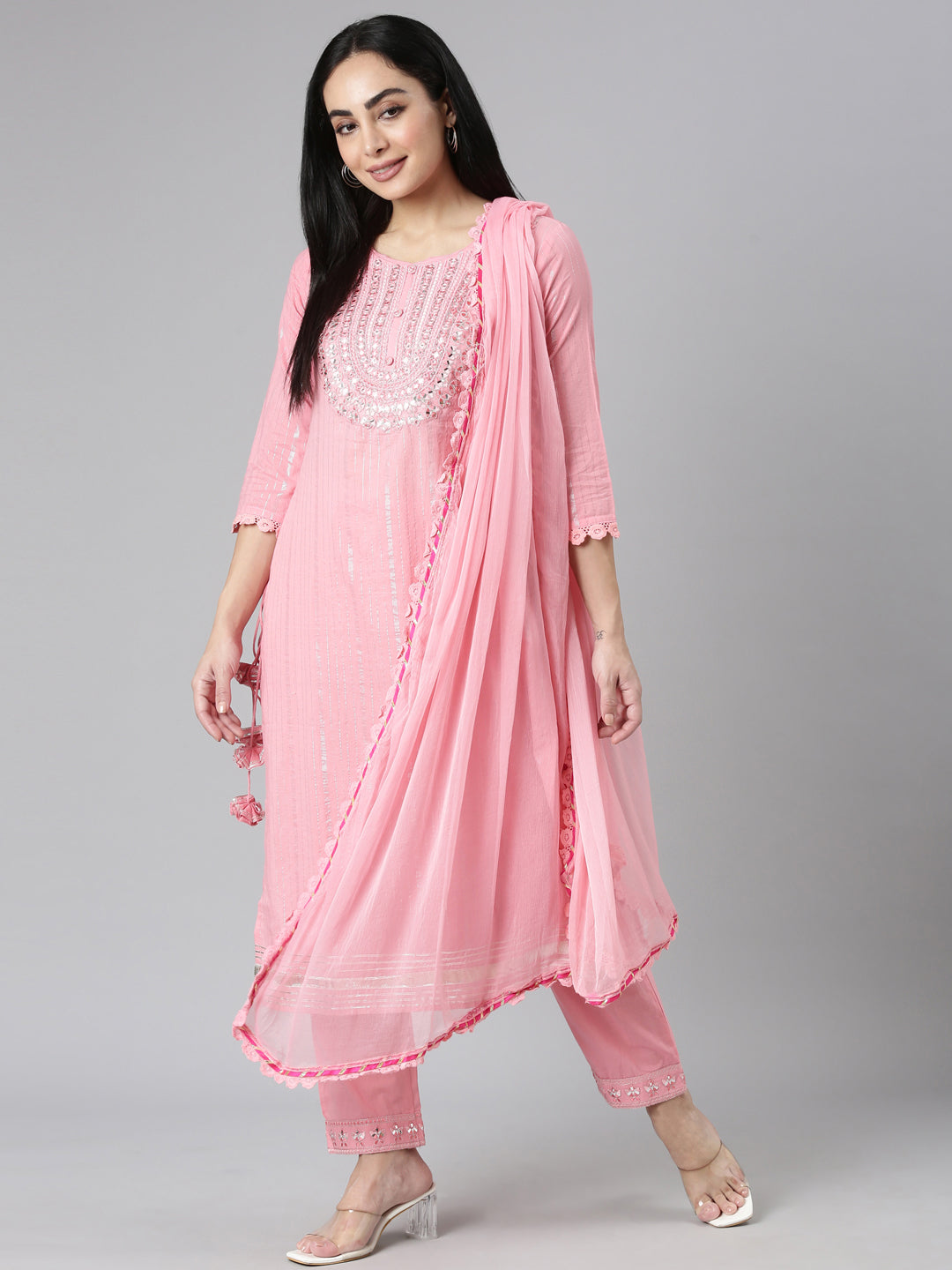 Neerus Pink cotton printed suit set - detail view 2
