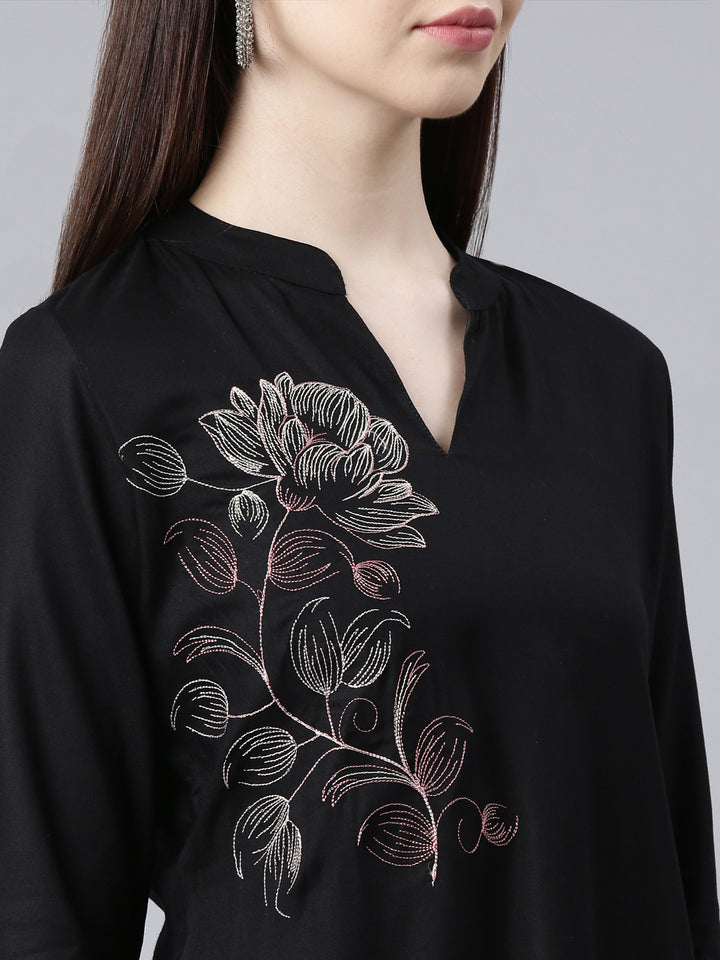 Neerus Black printed floral straight kurta - detail view 2