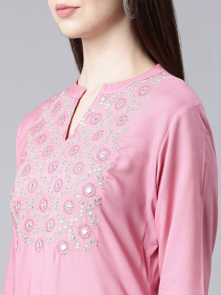 Neerus Pink floral printed straight kurta - detail view 2
