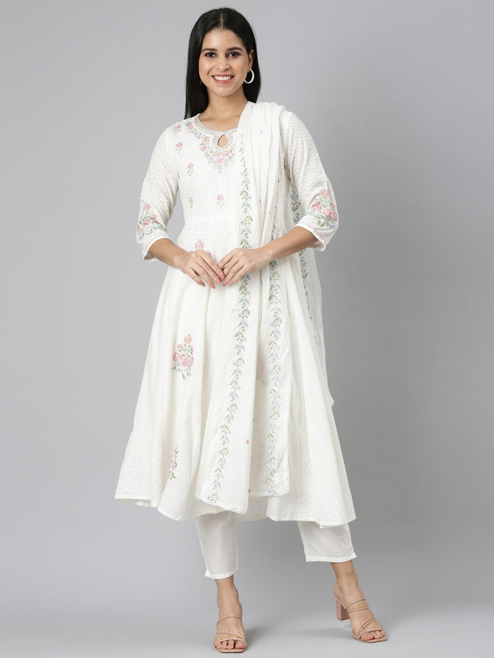 Neerus White cotton solid suit set - front view