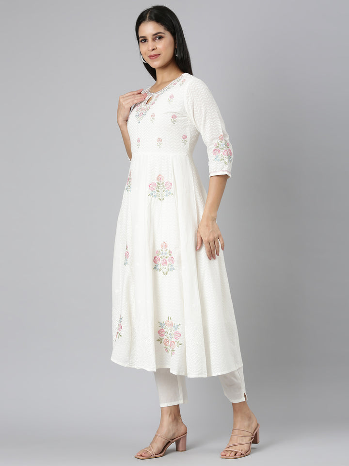 Neerus White cotton solid suit set - back view