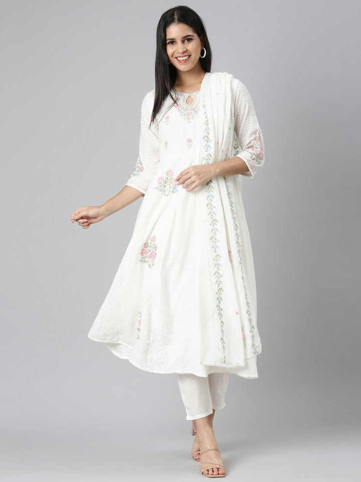 Neerus White cotton solid suit set - detail view 2