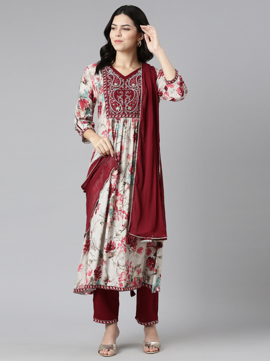 Neerus Maroon printed straight kurta set with dupatta - detail view 2