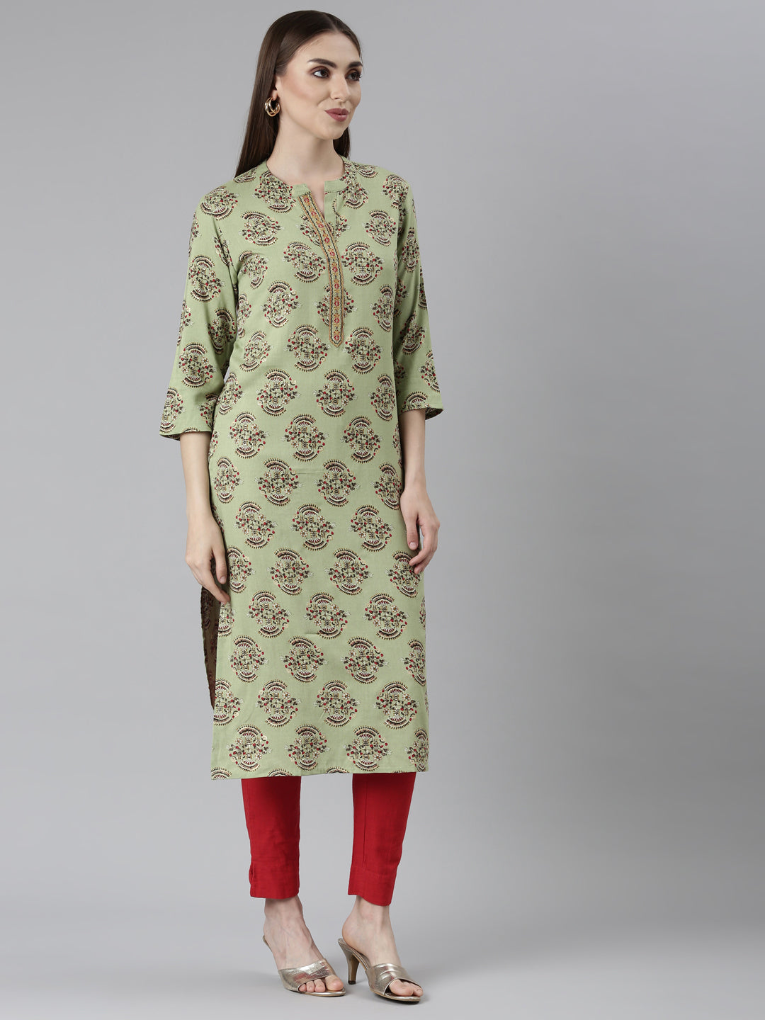 Neeru's Green Regular Straight Floral Kurtas