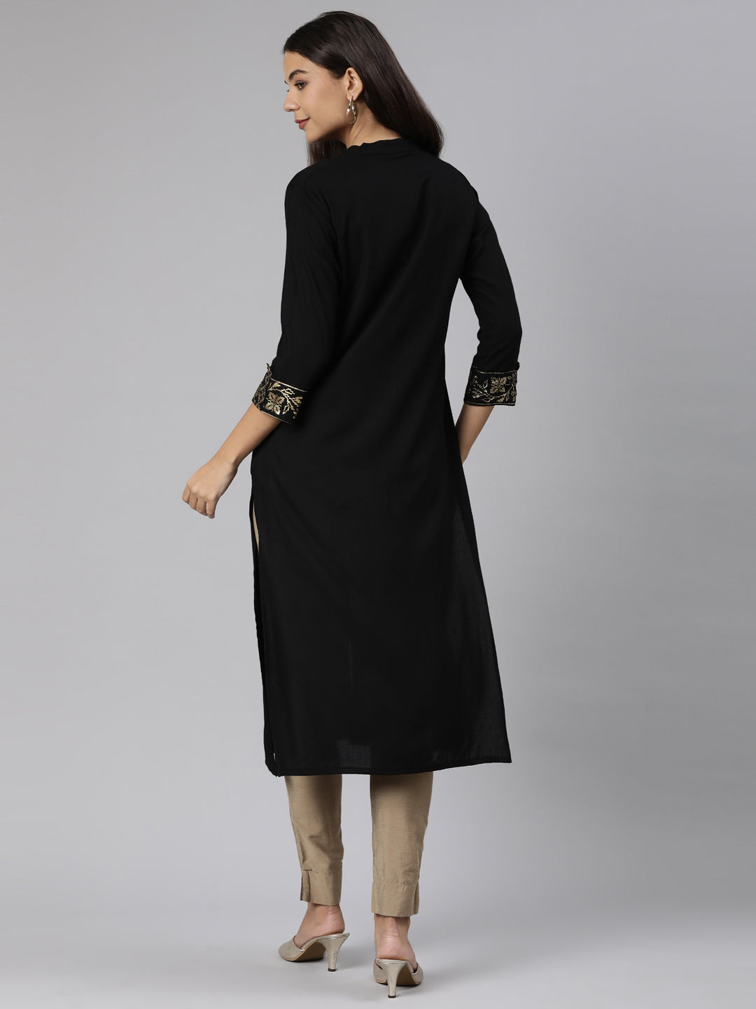 Neeru's Black Regular Straight Solid Kurtas