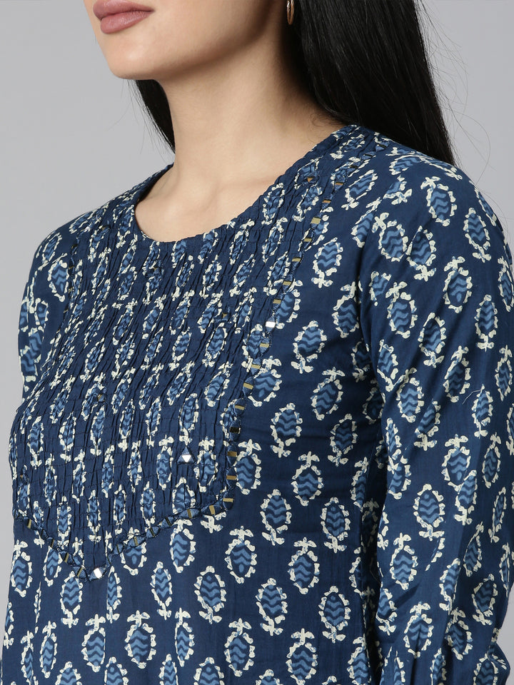 Neerus Blue cotton printed straight kurta - detail view 2