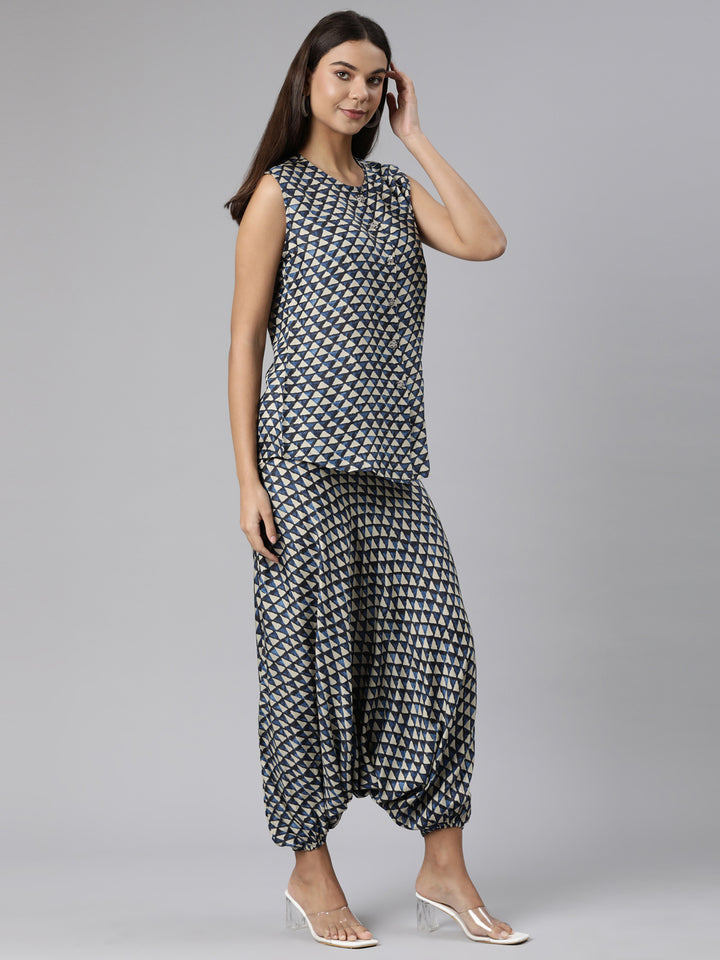 Neerus Multi Regular Straight Chevron Kurta And Veshti With Jacket