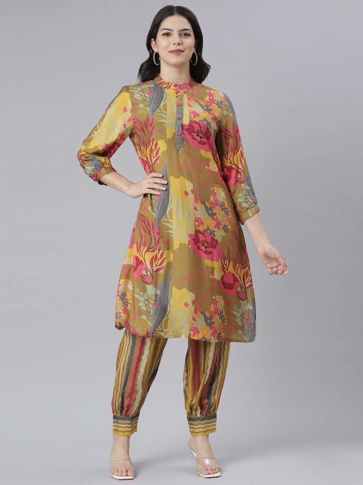 Neerus Green muslin printed kurta set - front view