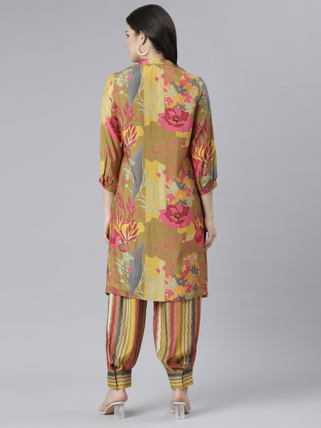 Neerus Green muslin printed kurta set - side view