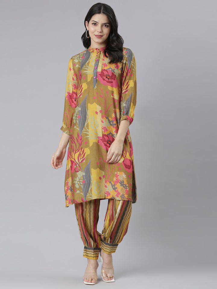 Neerus Green muslin printed kurta set - detail view 4