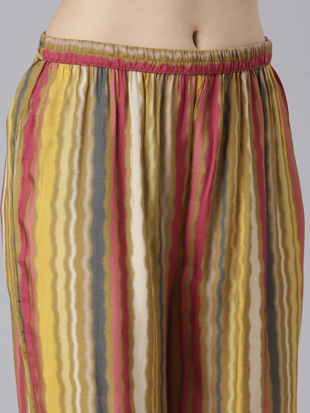 Neerus Green muslin printed kurta set - detail view 3