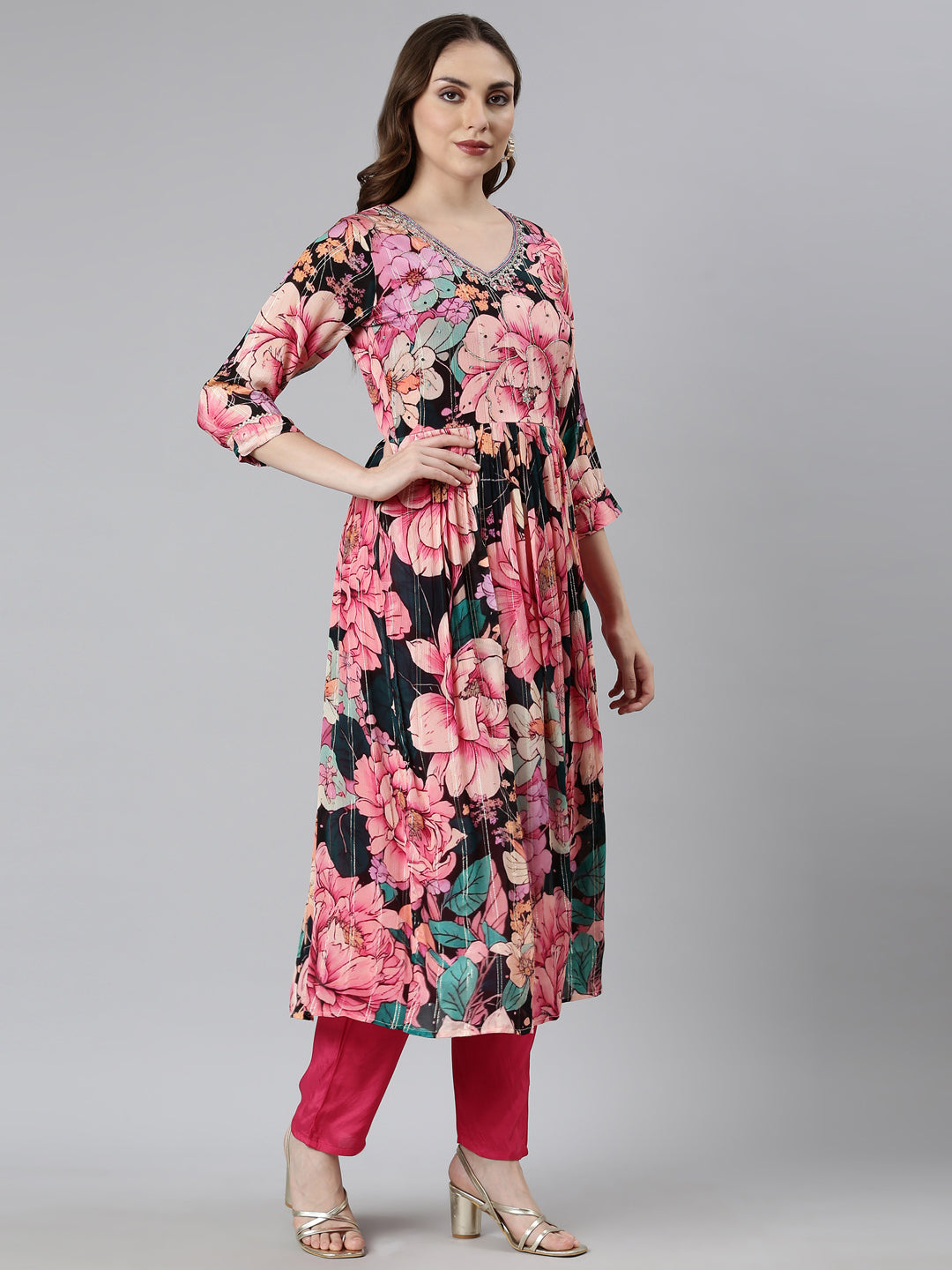 Neerus Pink printed floral suit set - back view