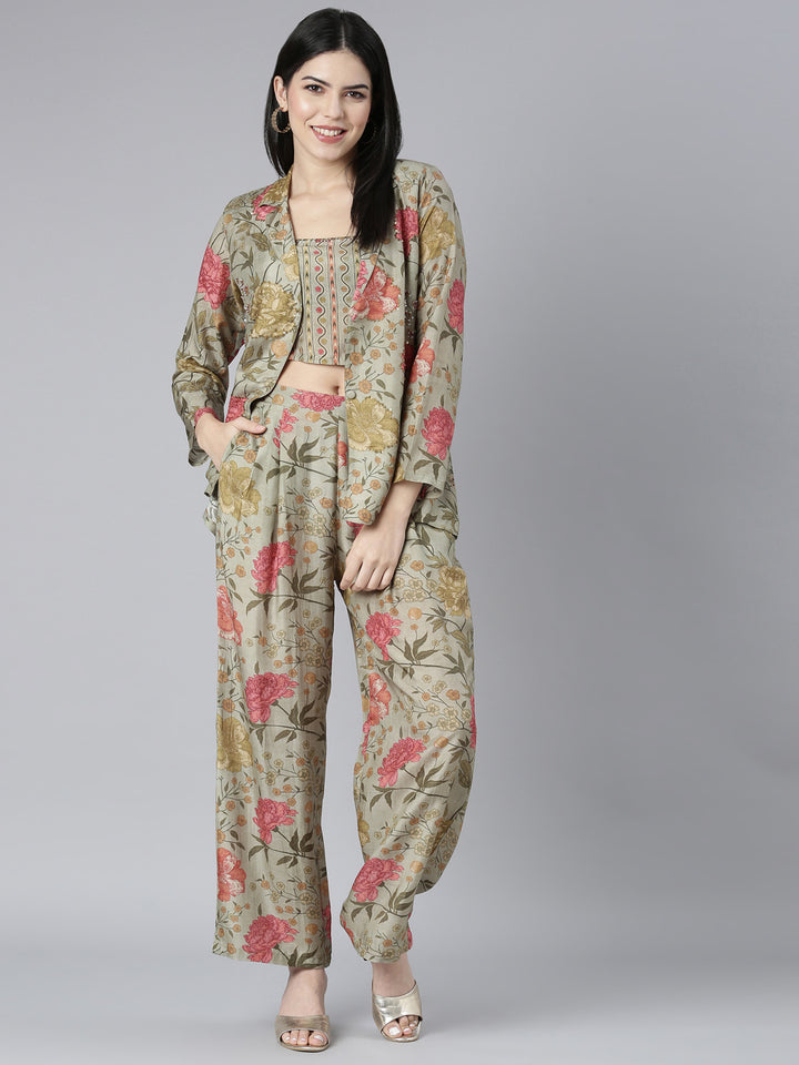 Neerus Green printed co-ord set top and trousers - detail view 2