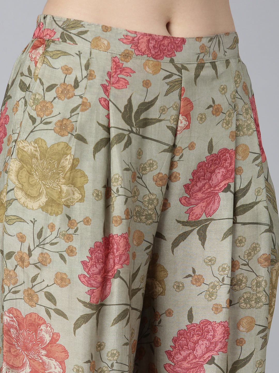Neerus Green printed co-ord set top and trousers - detail view 3