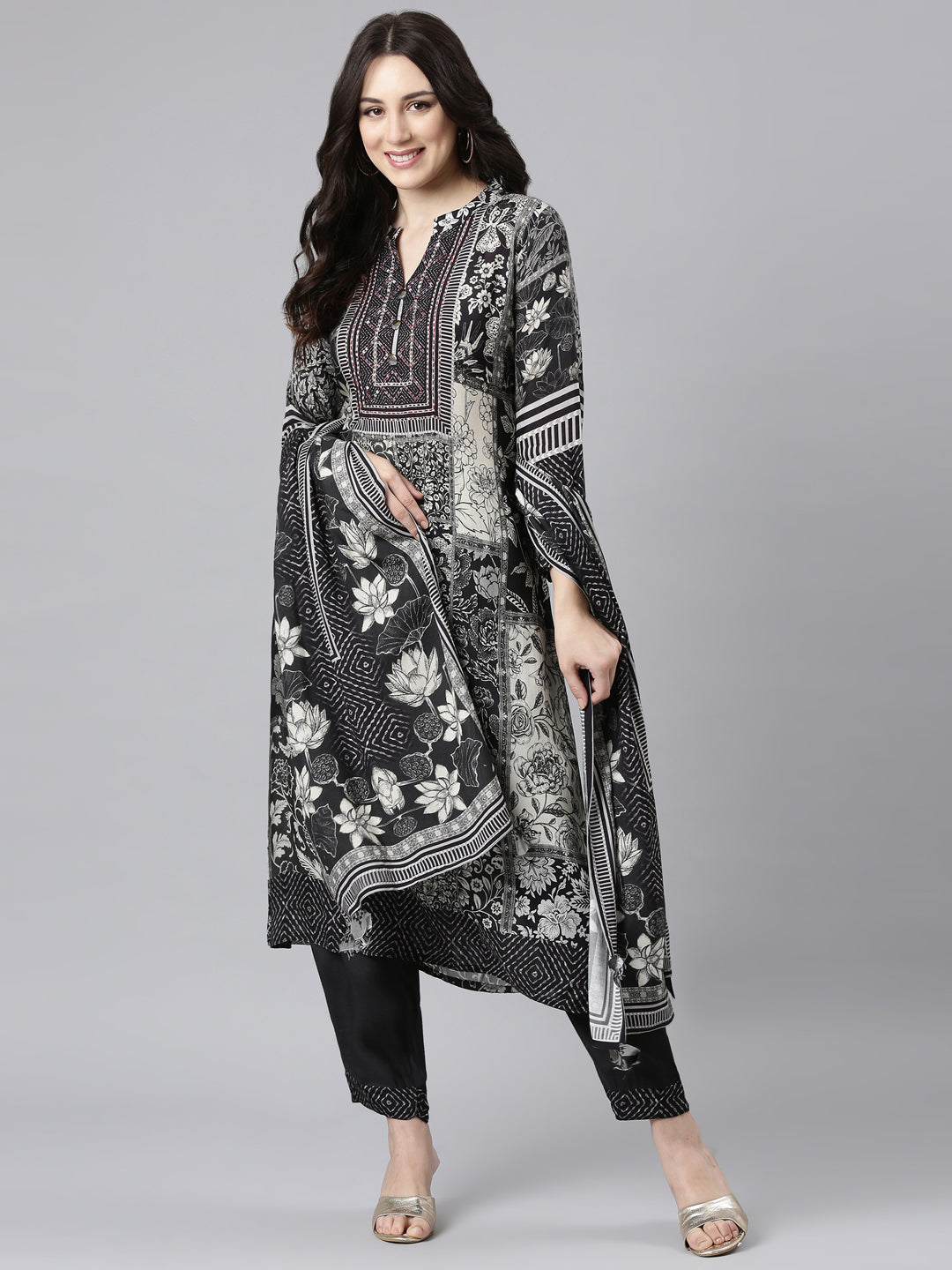 Neerus Black muslin straight suit set panelled kurta with trousers - detail view 2