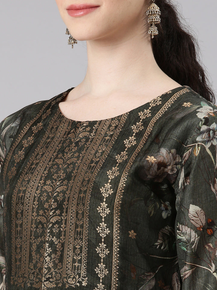 Neerus Green raw silk straight suit set - detail view 1