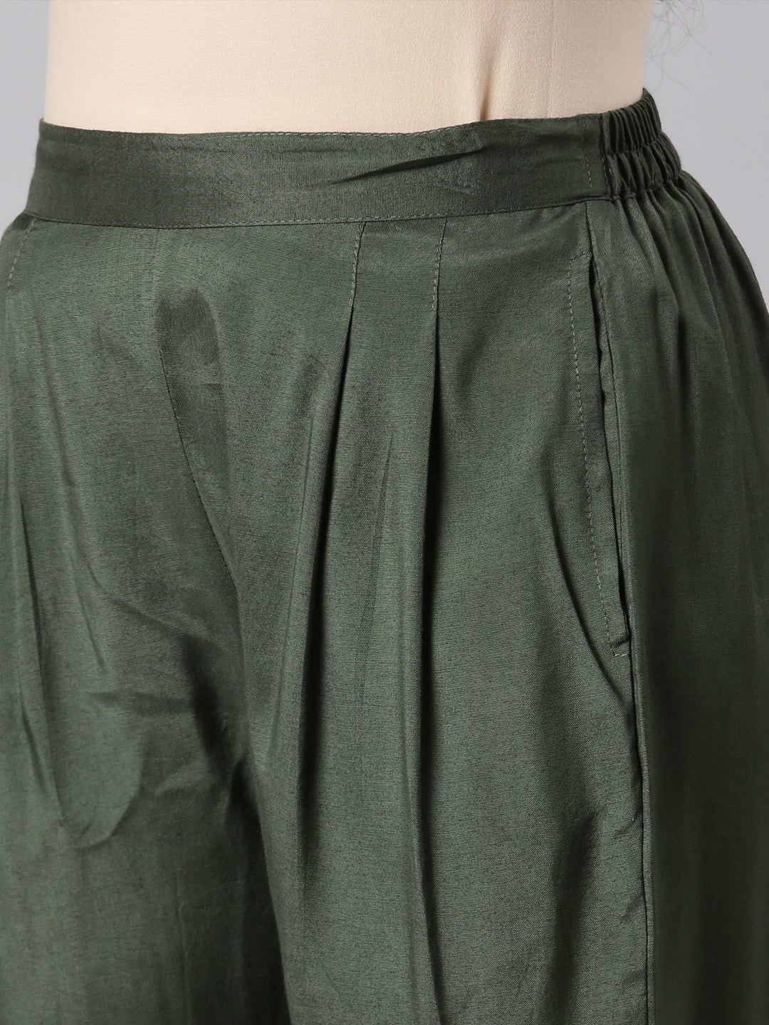 Neerus Green raw silk straight suit set - detail view 3