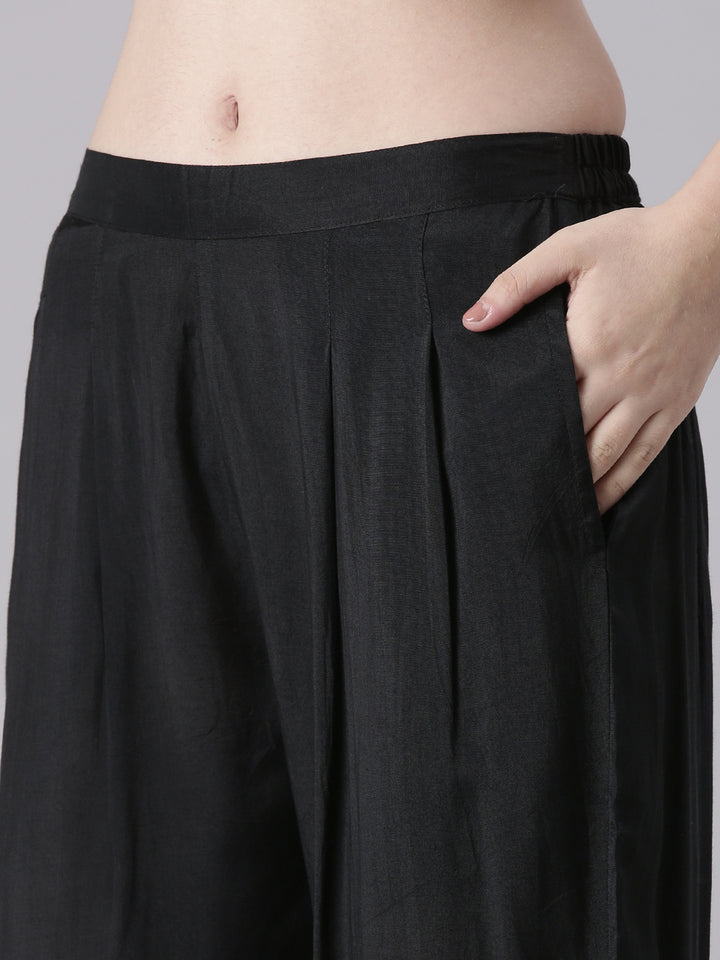 Neerus Off White Printed Straight Kurta and Trousers With Dupatta