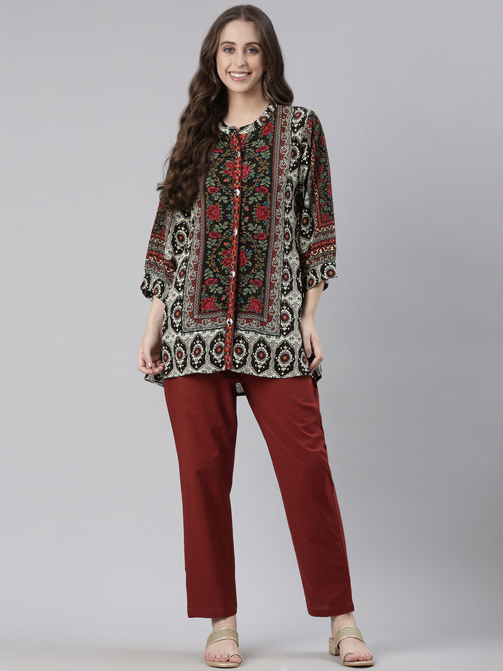 Neerus Black Curved Floral Casual Kurti