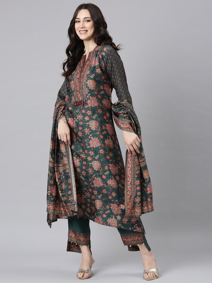 Neerus Green raw silk panelled straight suit set - detail view 2