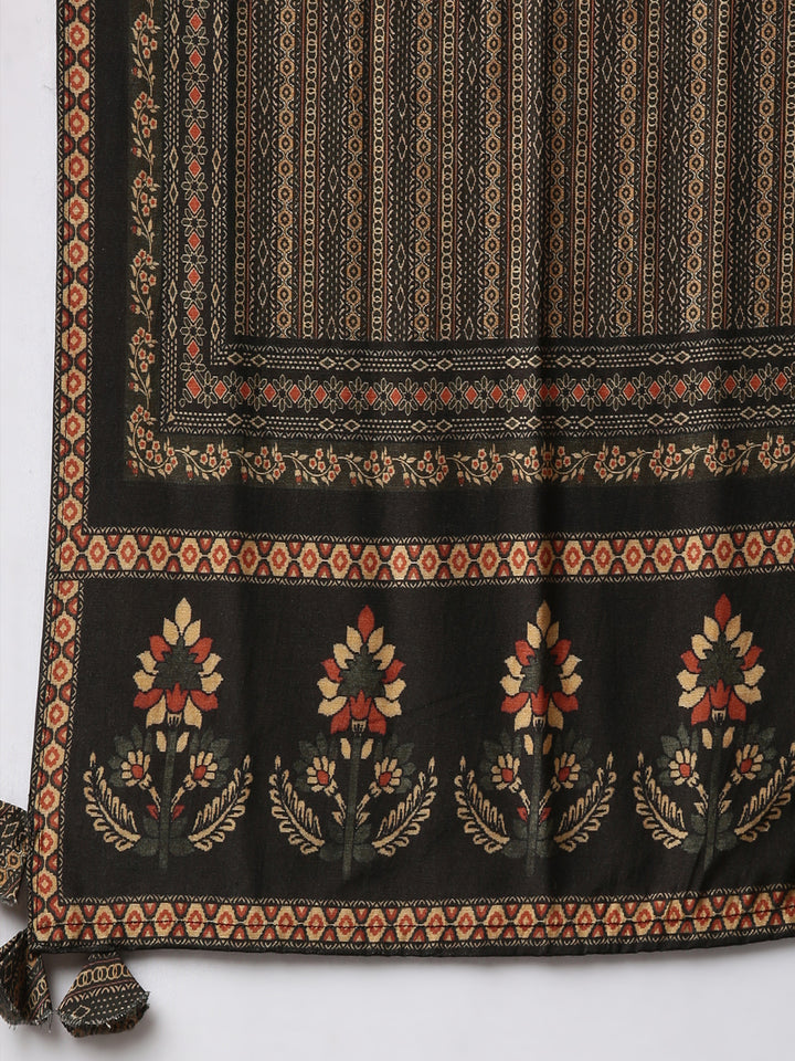 Neerus Green georgette straight suit set - detail view 4