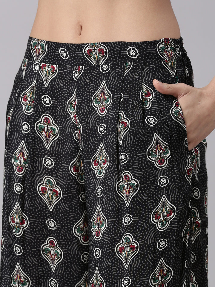 Off White Muslin Printed Three Piece Set