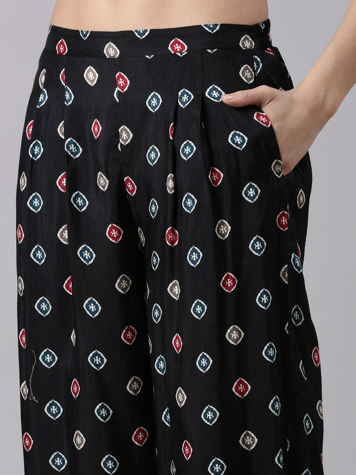 Off White Muslin Printed Three Piece Set