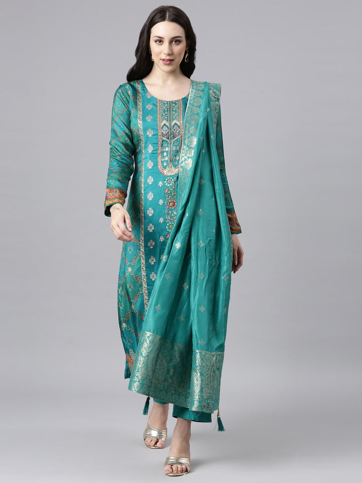 Neerus Green silk panelled straight suit set - front view