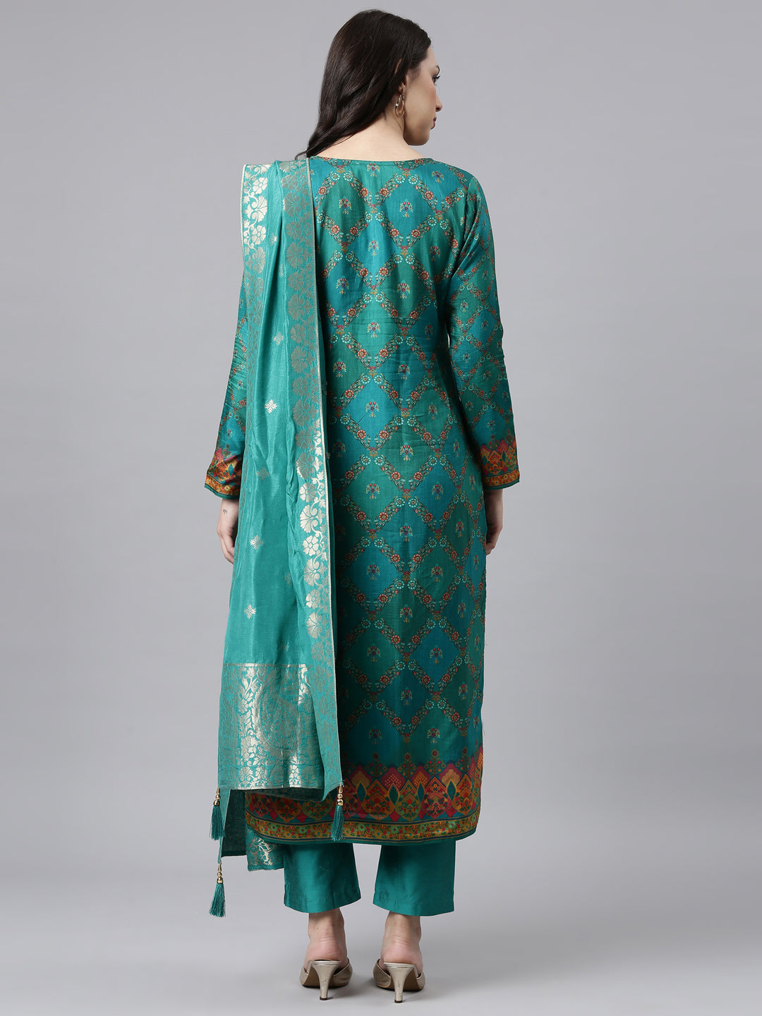 Neerus Green silk panelled straight suit set - side view