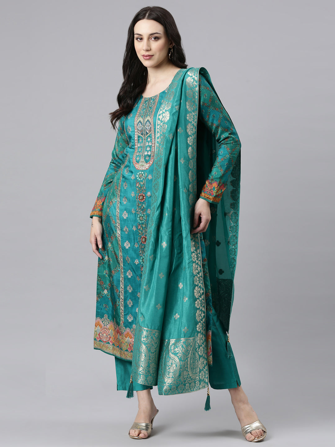Neerus Green silk panelled straight suit set - detail view 2