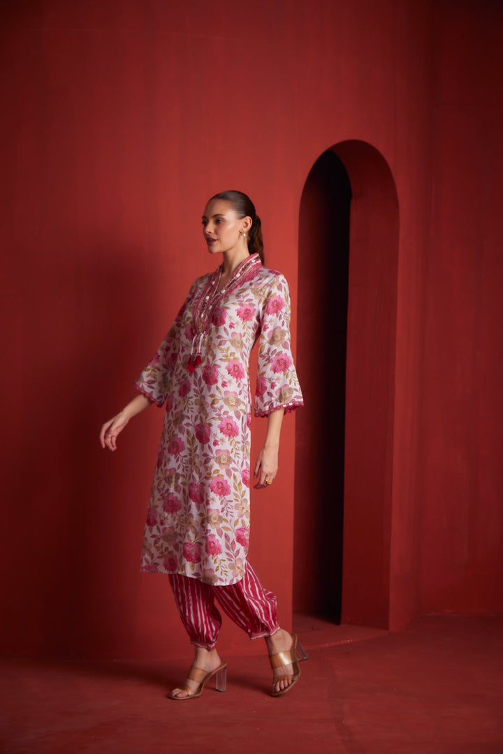 Neerus Pink shantoon printed kurta set - side view