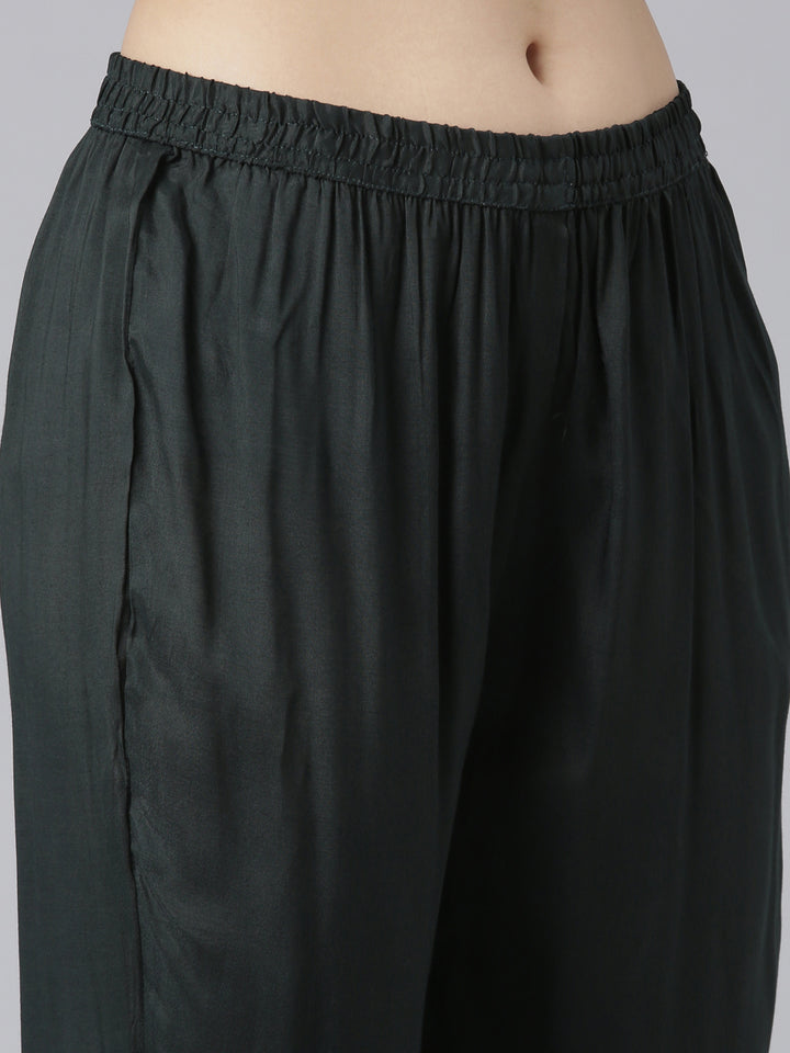 Neerus Green crepe printed high-low suit set - detail view 3