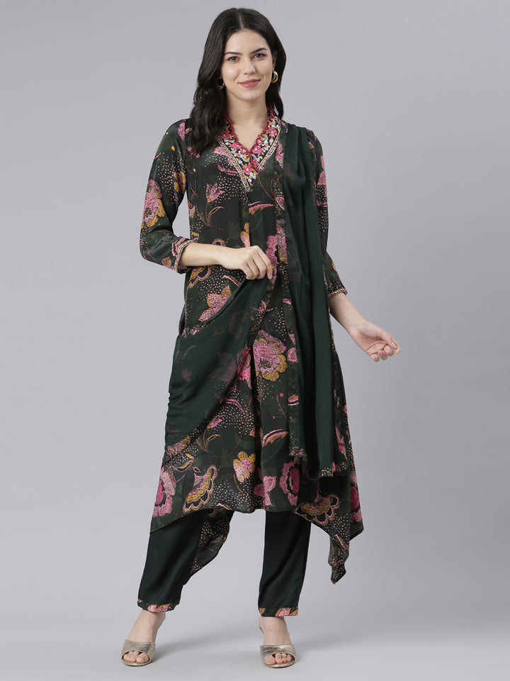 Neerus Green crepe printed high-low suit set - detail view 2