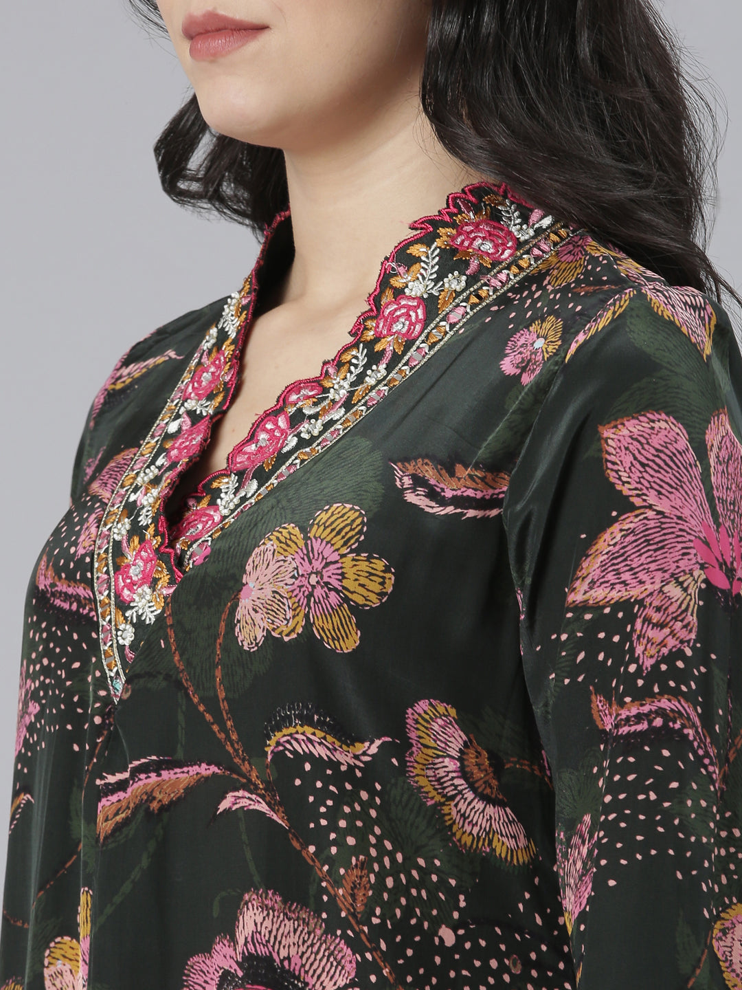 Neerus Green crepe printed high-low suit set - detail view 1