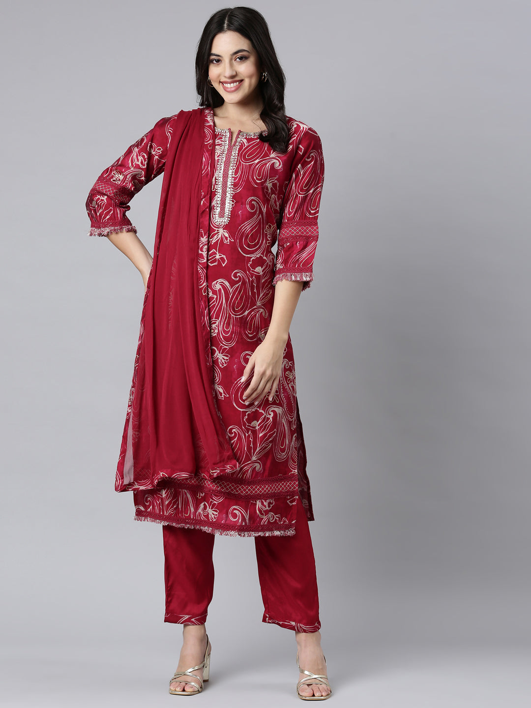 Neerus Pink printed paisley suit set - detail view 2