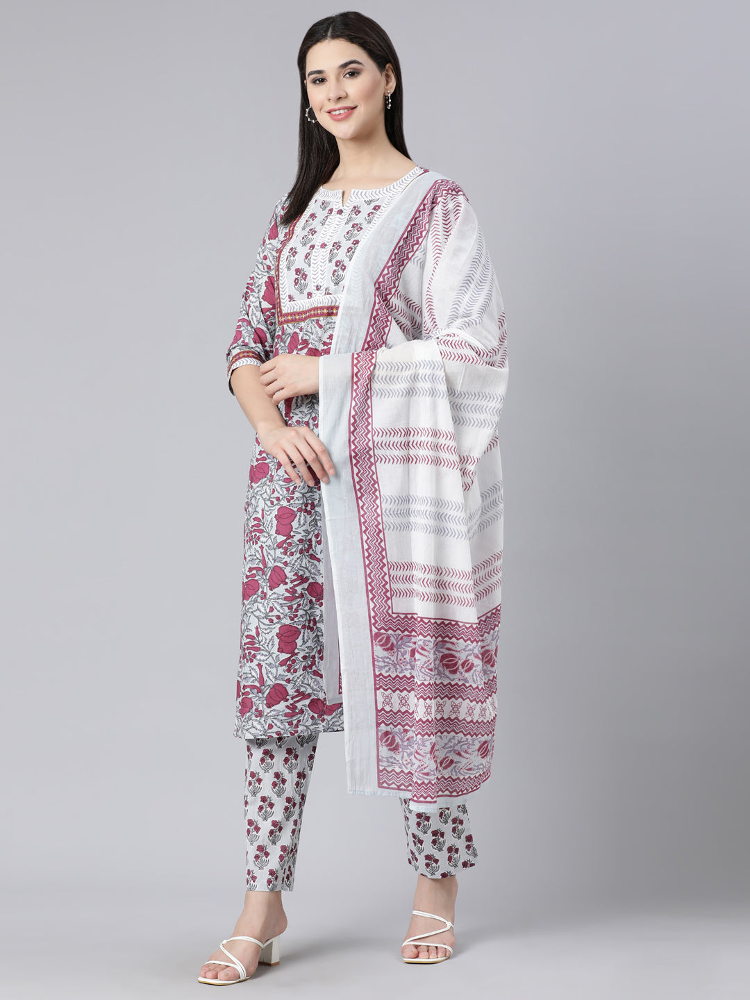 Neerus Maroon cotton printed suit set - detail view 3
