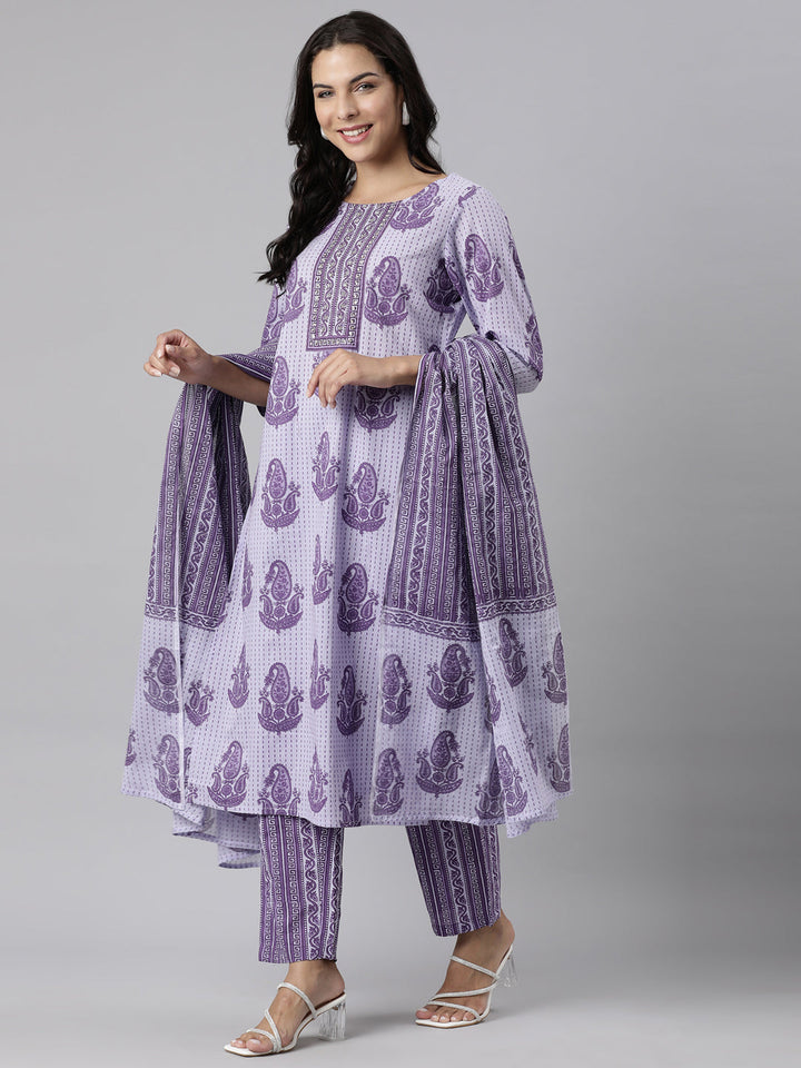 Neerus Purple cotton printed suit set - detail view 3