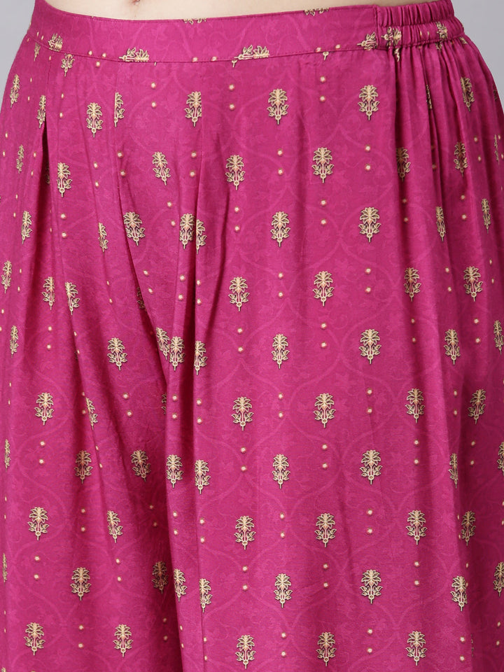 Neerus Pink crepe printed kurta set panelled with palazzo - detail view 3