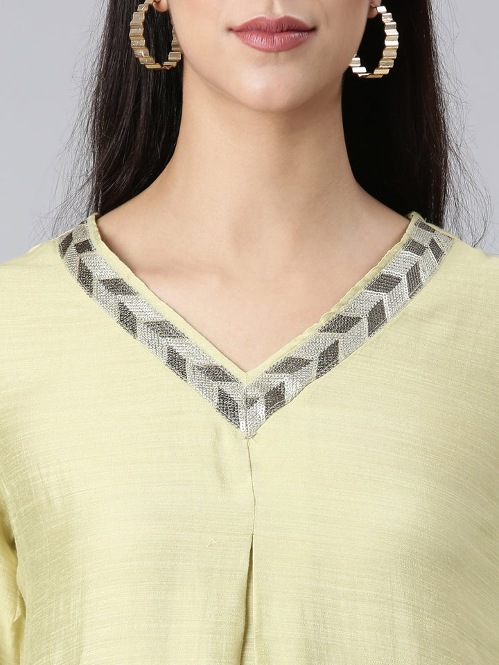 Neerus Green Solid Straight Kurta and Trousers