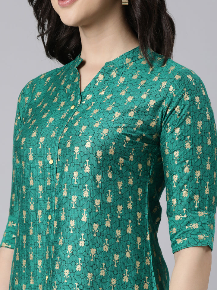 Neerus Green woven straight kurti ethnic design - detail view 2