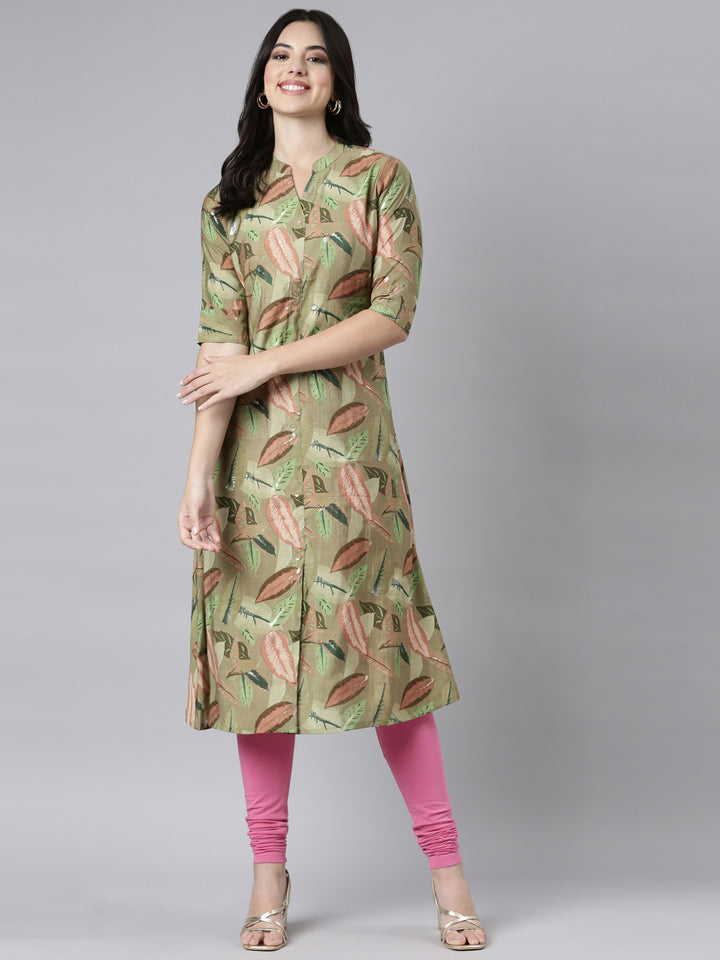 Neerus Green solid straight kurta - detail view 2