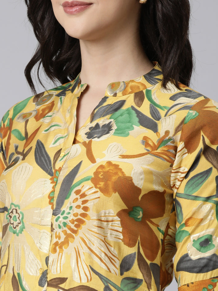 Neerus Yellow Regular Straight Floral Kurtas